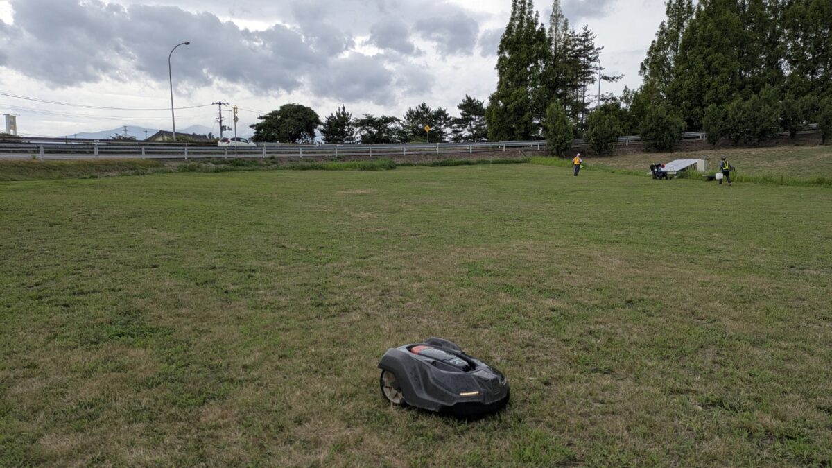 東北自動車道福島飯坂IC内緑地のオートモア定期点検を行いました。