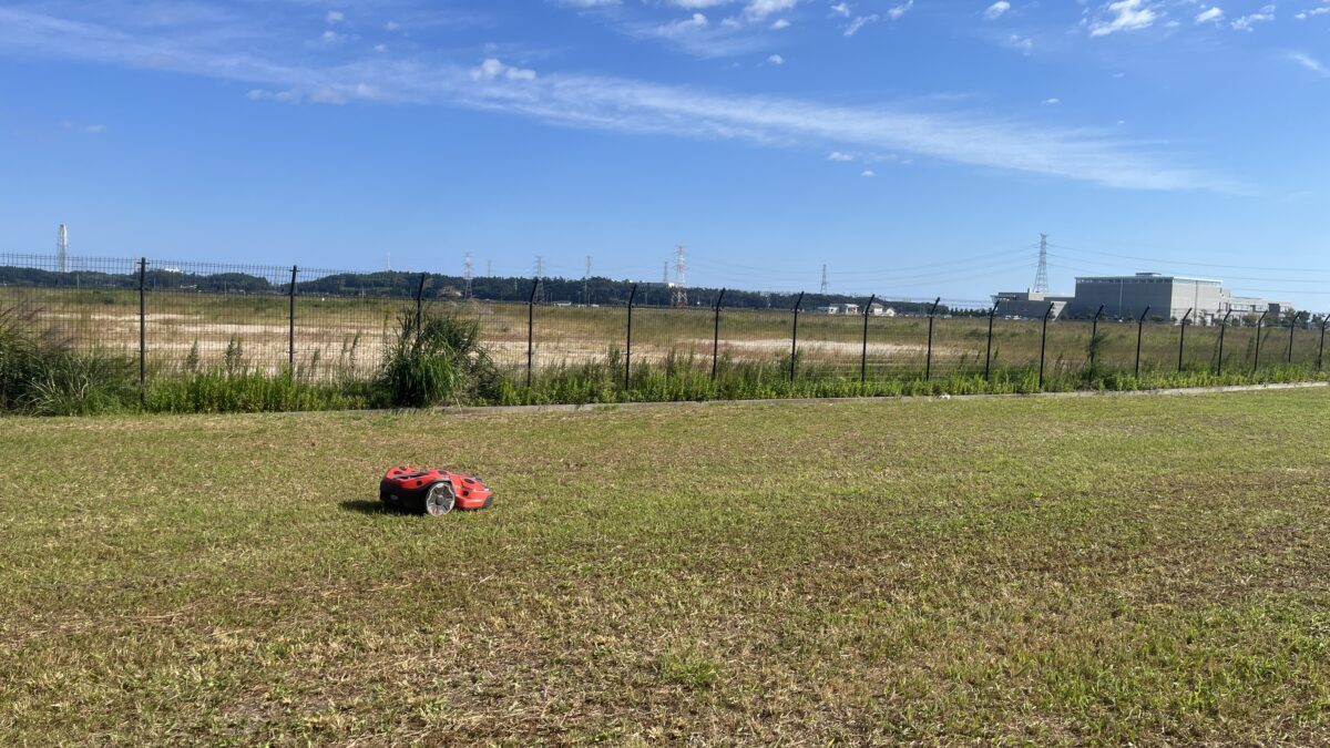 ロボットテストフィールド外庭でオートモア430X NERAが稼働しました。