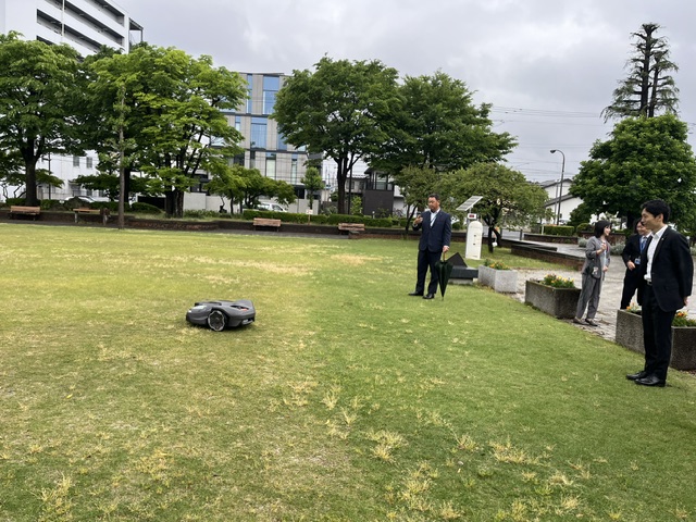 FCC 新浜パークにてロボット芝刈り機お披露目式典が福島市で行われました。