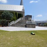 郡山市の結婚式場、庭園改修に併せ芝生管理をロボット化